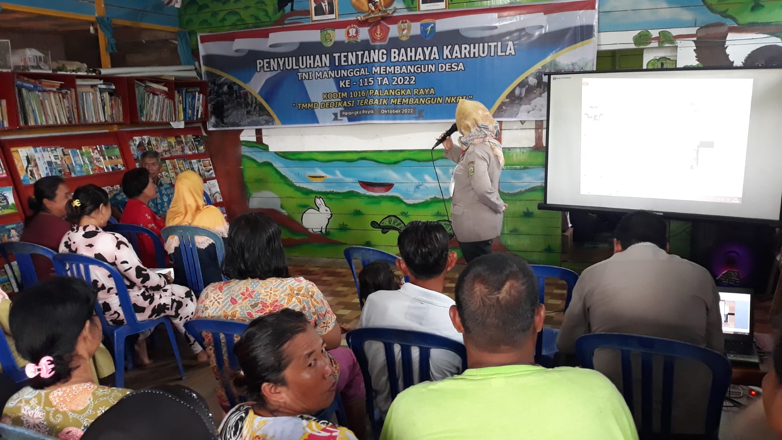 Satgas TMMD Ke 115 Bersama BPBD Kota Palangka Raya Berikan Penyuluhan Tentang Karhutla 